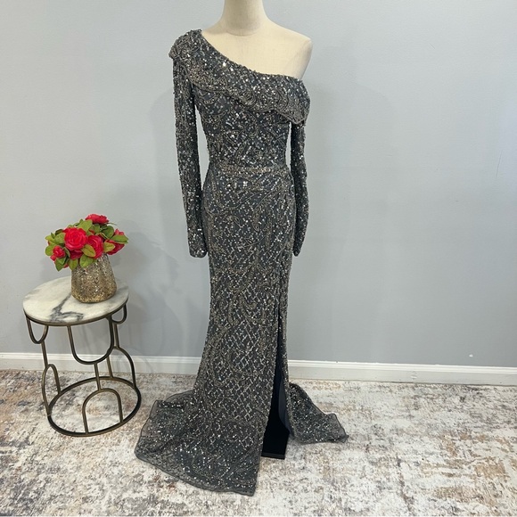Mac Duggal Grey Embellished Sequins & Beads Off One Shoulder Long Sleeves Gown - Picture 1 of 16
